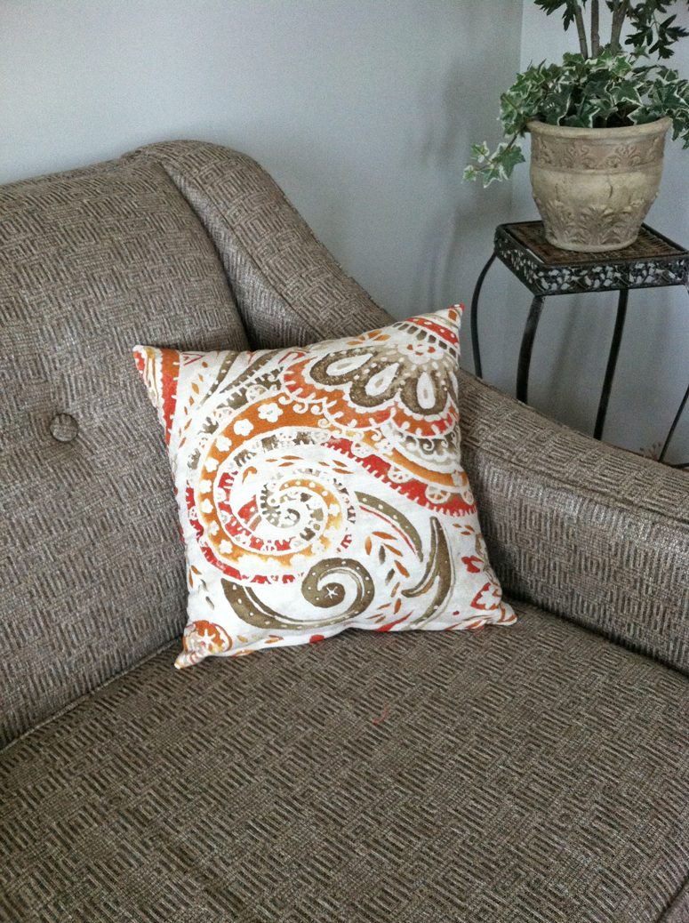 How to make a pillow cover - Grace Elizabeth's #sewing